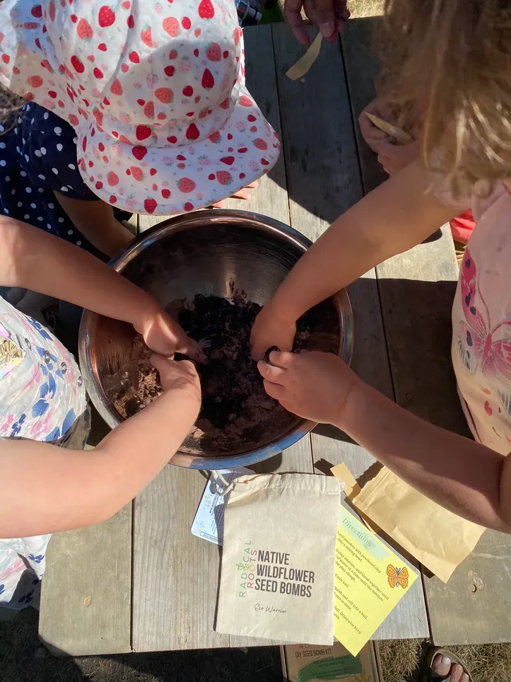 Goûter et bricolage – Création de bombes à graines